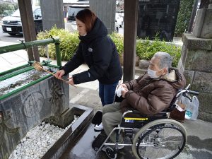 手水舎で手を清めました